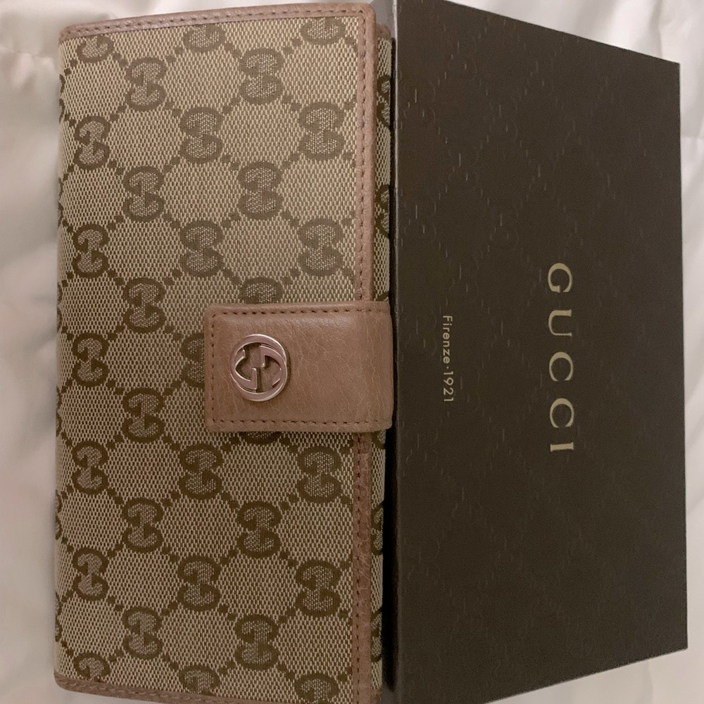 Authentic Gucci wallet